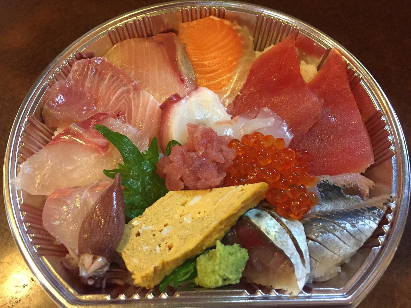 海鮮丼 
1000円