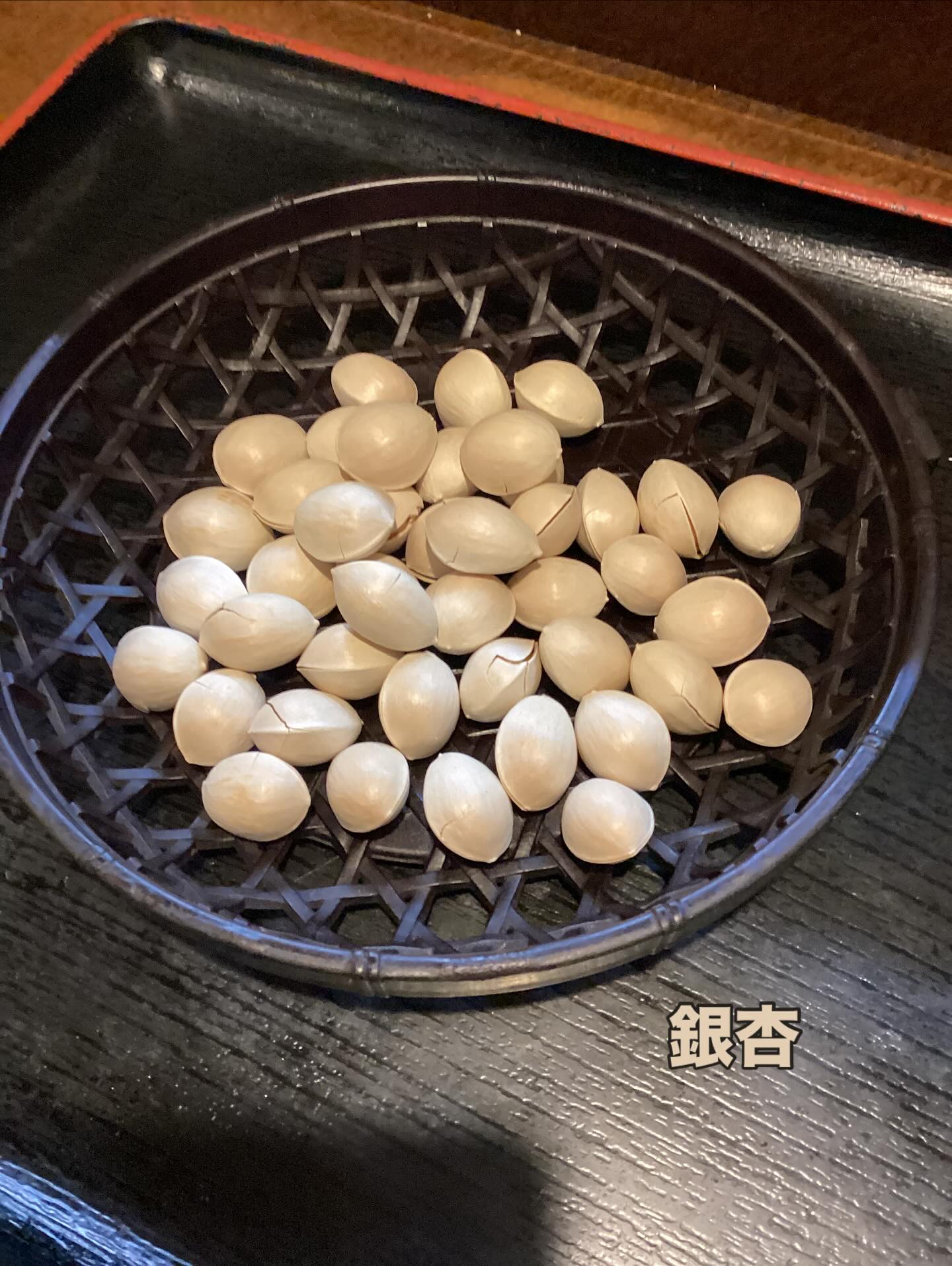 食欲の秋揚げ銀杏、松茸、松茸の天ぷら揃っております♪
バターソテー、塩炒めもございます
ご来店お待ちしております!
#食欲の秋 #銀杏 #揚げ銀杏 #松茸 #松茸天ぷら #いばら